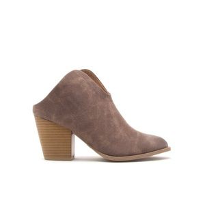 NIB Qupid Prenton Stacked Heel Slip-On Booties